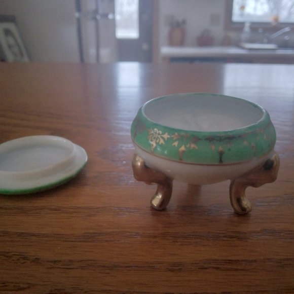 Trinket Box, Vintage, Footed, Guilded, Floral - Picture 4 of 8